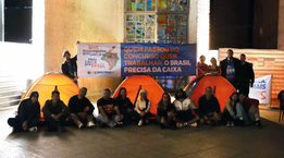 Seeb Brasília e aprovados no concurso da Caixa acampam em frente ao Matriz 1 por convocação e ampliação do cadastro de reserva