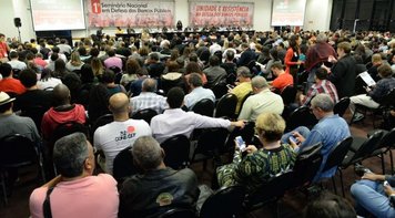 O golpe é contra o Brasil e a classe trabalhadora, denunciam líderes sindicais nos congressos dos bancários do BB e da Caixa
