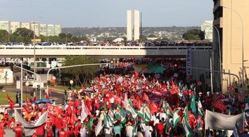 Mais de 800 mil pessoas foram às ruas dizer não ao golpe!