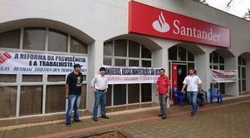 Protestos retardam e fecha agências do Santander em todo o país