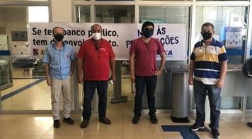 Bancários de Dourados paralisam agencia da Caixa por falta de segurança