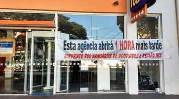 No Dia do Basta bancários de Dourados retardam abertura de agências em 1 hora