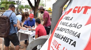 Bancários reforçam coleta de assinaturas contra a Reforma da Previdência