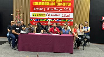 É preciso mobilizar trabalhadores para reconquistar direitos, avalia assembleia da Fetec 