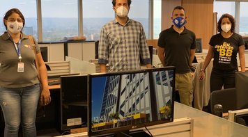 Sindicato faz protesto e fiscalização em Brasília, contra decisão unilateral do BB de retorno ao trabalho presencial