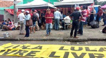 Acampamento Lula Livre, de Curitiba, é atacado a tiros; dois são feridos