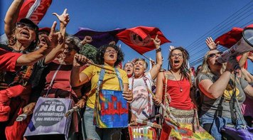 Movimentos e governo negociam novo local de acampamento pró-Lula