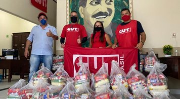 Campanha com participação da Fetec-CUT/CN entrega 250 cestas básicas em cidades do Acre