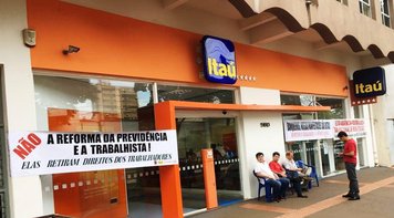 Bancários do Itaú protestam em todo o Brasil contra implantação da reforma trabalhista