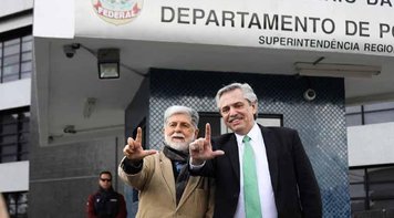 Ao visitar Lula, candidato peronista à presidência argentina diz que prisão é simbólica para toda a América do Sul