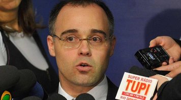 Pastor e candidato ao STF, André Mendonça assume Ministério da Justiça; Ramagem é confirmado na PF