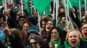 Lei do aborto é aprovada na Argentina em sessão histórica