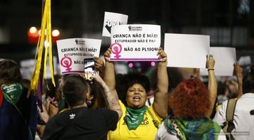 PL do estupro: após conseguir desacelerar tramitação, mulheres protestam agora pelo arquivamento