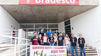 Sindicato retarda abertura de agência em protesto contra assédio moral no Bradesco