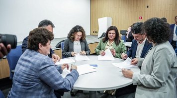 Empregados assinam acordo coletivo com a Caixa e recebem a PLR nesta terça 17