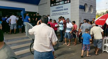 Empregados da Caixa trabalham cinco vezes mais com atendimento a quem busca FGTS inativo
