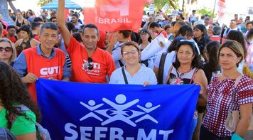Bancários de MT na rua em defesa da Educação e contra a reforma da aposentadoria