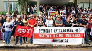 Bancários PA presentes no ato em defesa da Justiça do Trabalho