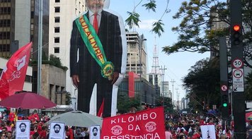 Ato reúne milhares em São Paulo: ‘Defesa da liberdade de Lula é a defesa da democracia’