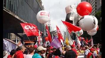 Trabalhadores prometem ir à greve geral se o Congresso Nacional votar reforma da Previdência