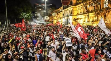 Manifestantes pedem liberdade de Lula nas ruas do Brasil e do mundo