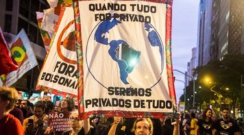 Manifestação de petroleiros em greve reúne milhares no Rio
