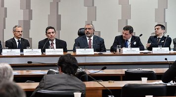 SEM CHANCE: Bancos vão ficar com 62% da renda do trabalhador se capitalização for aprovada