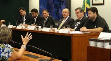 Em audiência pública, debatedores se posicionam contra a abertura de capital da Caixa