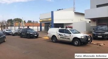 Polícia procura assaltantes do BB. Valor roubado é de cerca de 1 milhão, não 5 como divulgado de início