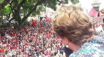 Em Porto Alegre, ato de mulheres em defesa de Lula faz história