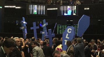 Câmara aprova Reforma que extermina com os direitos trabalhistas