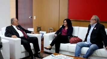 Bancários defendem a renovação do vale-cultura em reunião com ministro Roberto Freire