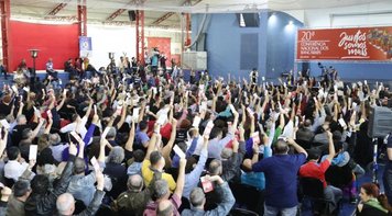 Bancários querem manter direitos, 5% de aumento real, empregos e defender bancos públicos e democracia