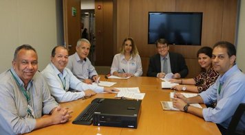 Bancários do BNDES assinam acordo da PLR