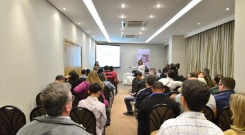 Bancários do HSBC priorizam manutenção do emprego durante Encontro Nacional