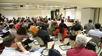 Bancários do Santander discutem problemas do sistema financeiro