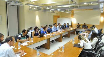 Bancários do Santander questionam descumprimento da CCT no Fórum de Saúde