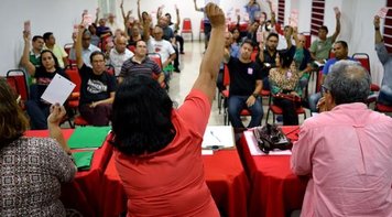 Bancários vão parar por 24h na quarta (15) contra as reformas trabalhista e da previdência