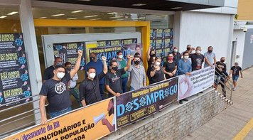 Em greve, bancários em Rondônia protestam contra a truculência do Banco do Brasil em não negociar termos da reestruturação