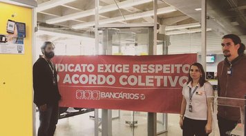 Contra descomissionamentos, Sindicato paralisa agência UnB do Banco do Brasil