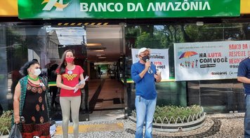 Empregados do Banco da Amazônia fazem protesto para exigir retomada das negociações