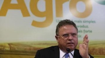 AUTOR DO PL DO VENENO:  Ministro Blairo Maggi fatura também com a venda de agrotóxicos