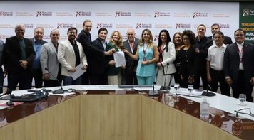 Trabalhadores do BNB assinam acordo coletivo histórico e já recebem a PLR