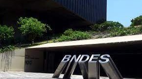 Funcionários do BNDES fazem assembleia sobre a curva forçada da PLR