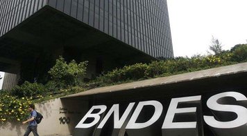BNDES destitui funcionária exemplar por blefe de ministro, afirma associação