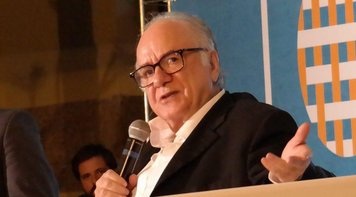 Boaventura de Sousa Santos: Bolsonaro é um neofascista e Brasil será o próximo a viver convulsão social