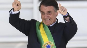 Abaixo da Estimativa: Bolsonaro assina decreto que fixa salário mínimo em R$ 998 em 2019