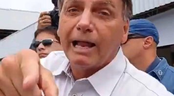 Bolsonaro repete ataques e diz que governo comprou leite condensado “para enfiar no rabo de jornalista”