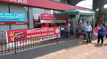 Bancários de Dourados realizam manifestação contra demissões no Bradesco