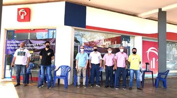 Sindicato fecha agência do Bradesco em protesto contra demissões